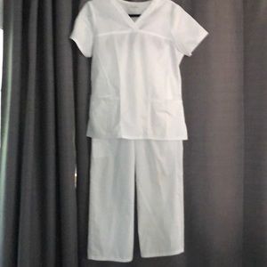 WHITE SCRUBS SIZE SMALL